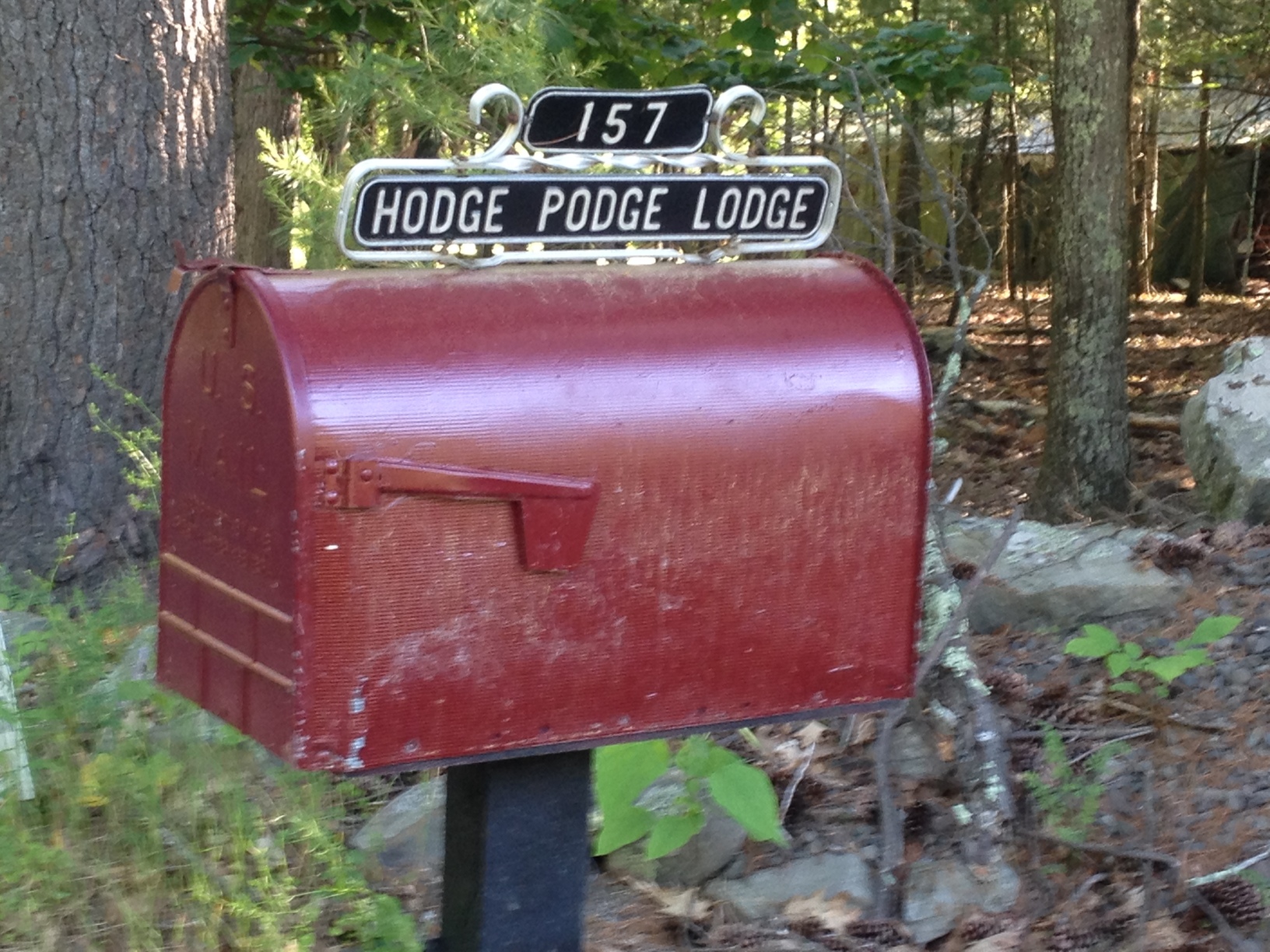 Hodge Podge Lodge mailbox