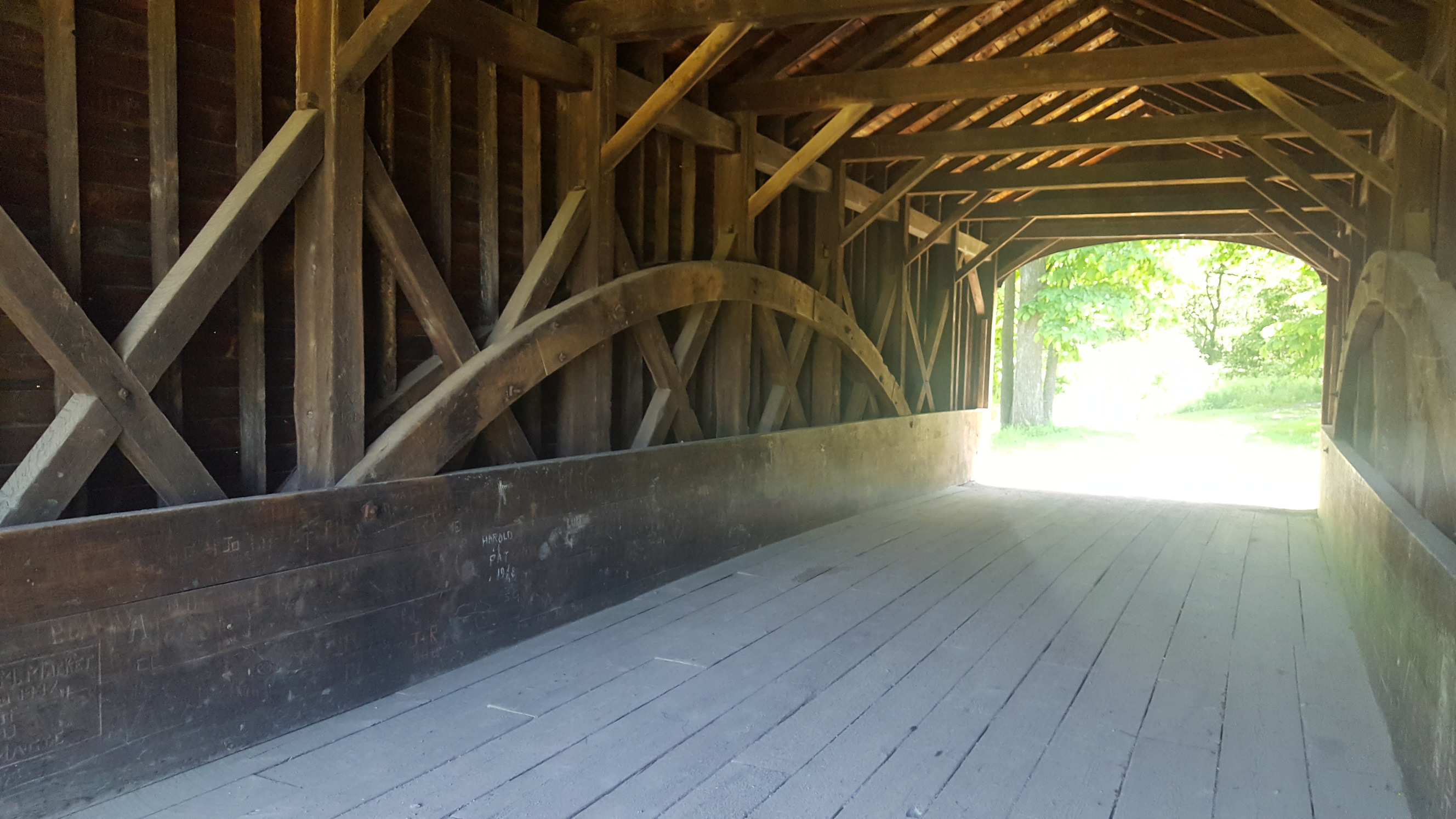 Structure of covered bridge